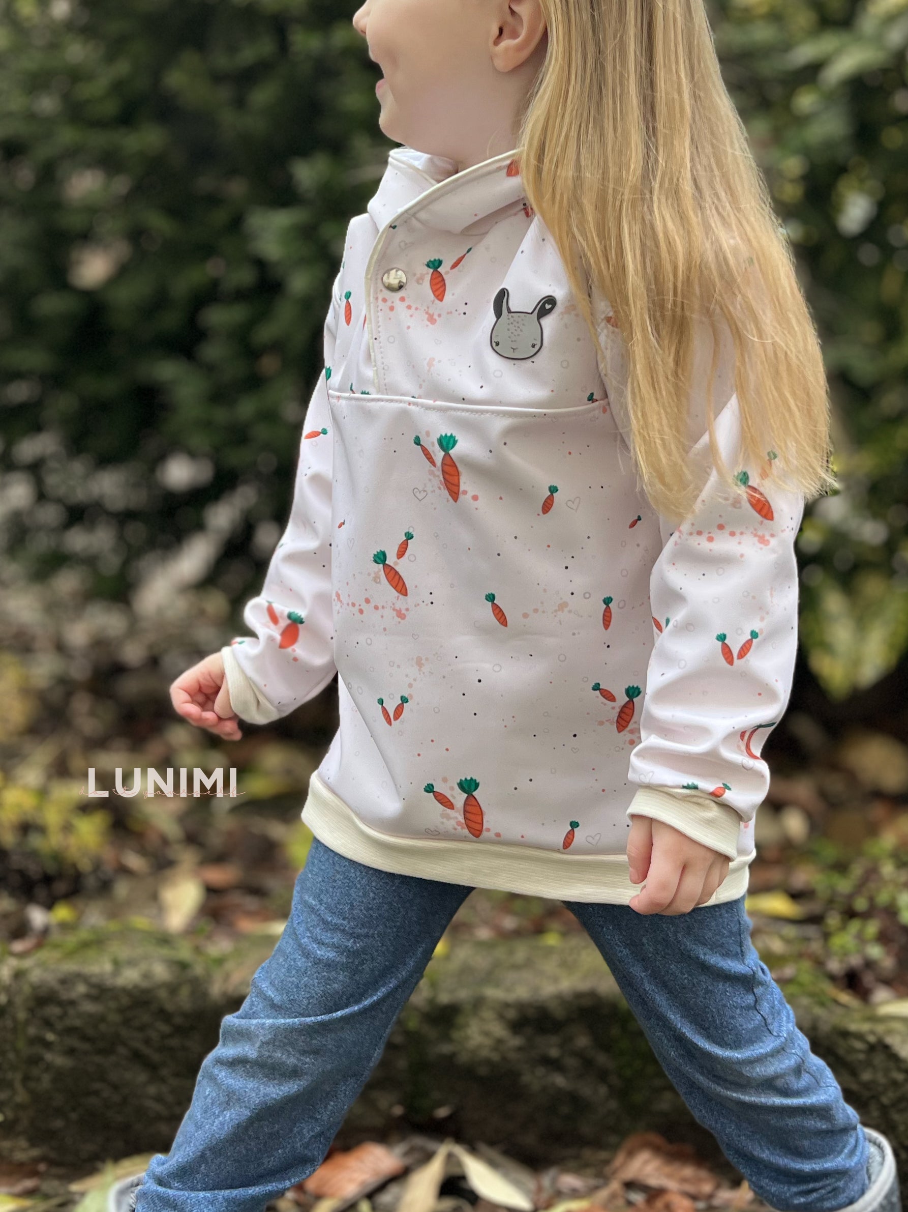 Love carrots in the heart Eigenproduktion beige